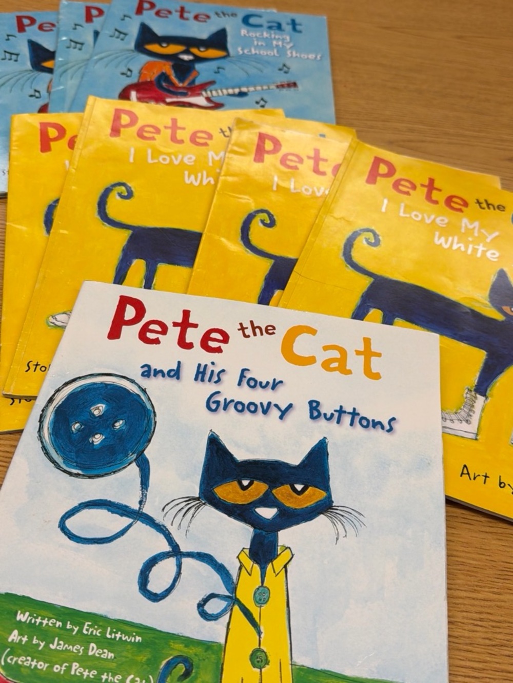 Pete the cat  Children's Book - Blue & Yellow Cover